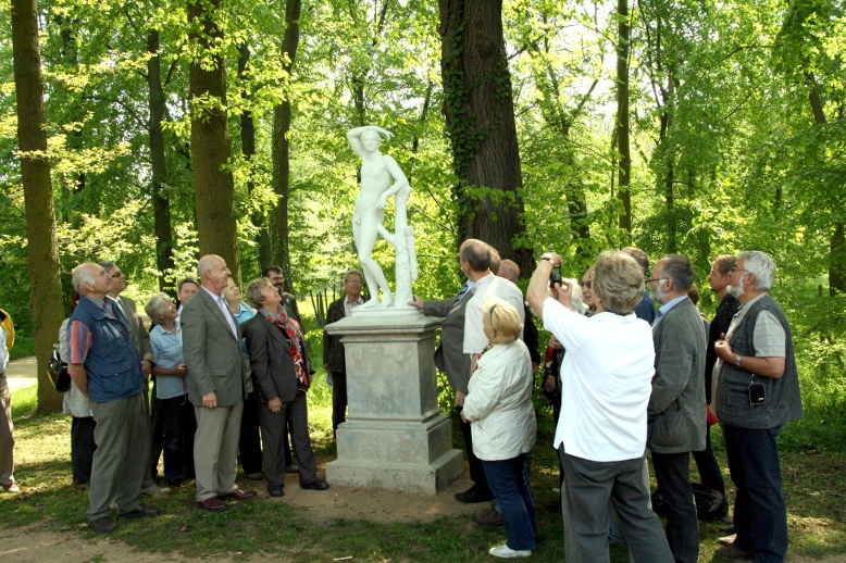 Einweihung der erneuerten Apolino Statue im Schlosspark Lützschena